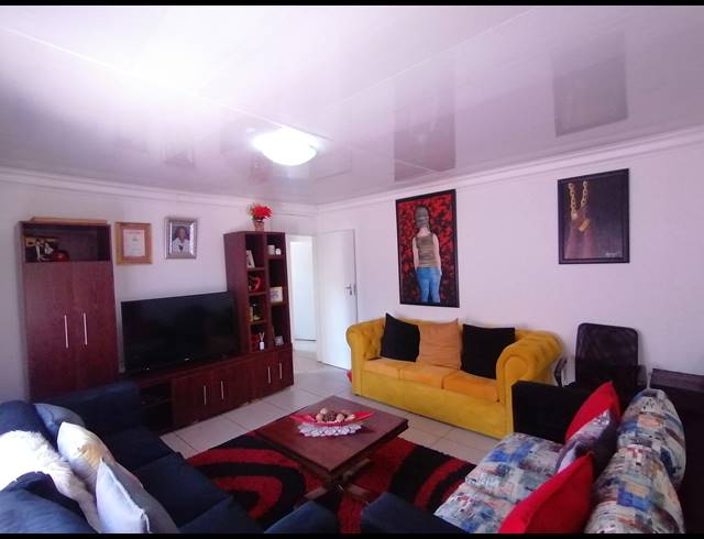 2 BEDROOM FREESTANDING FOR SALE IN KANANA